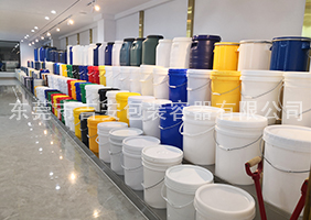 吉安容器一樓涂料桶、機(jī)油桶展區(qū)